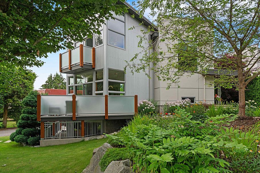 2005 Larson Road North Vancouver, BC - 1