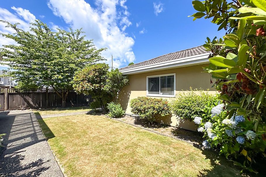 2137 W 20th Avenue Vancouver, BC - 21