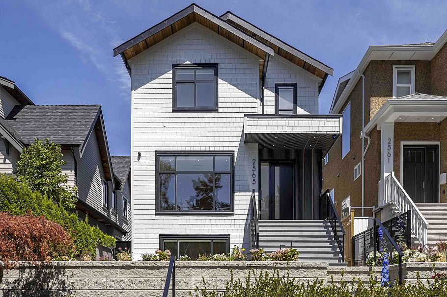 2565 W 2nd Avenue Vancouver, BC - 1