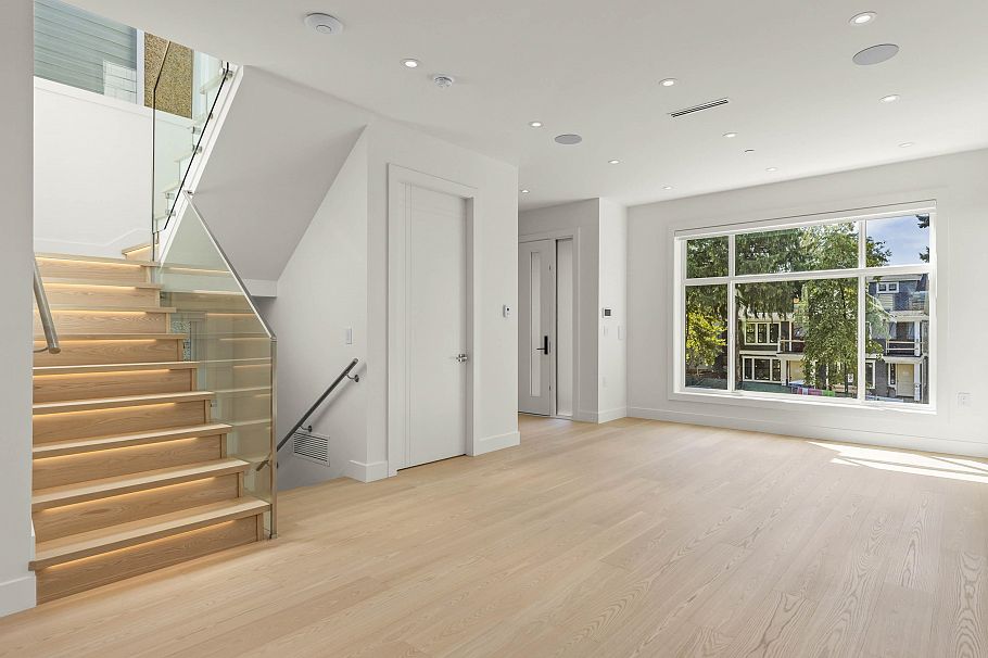 2565 W 2nd Avenue Vancouver, BC - 3