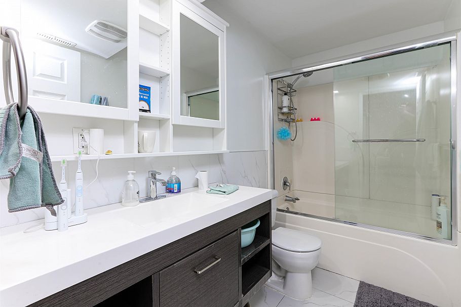 2611 E 48th Avenue Vancouver, BC - 30