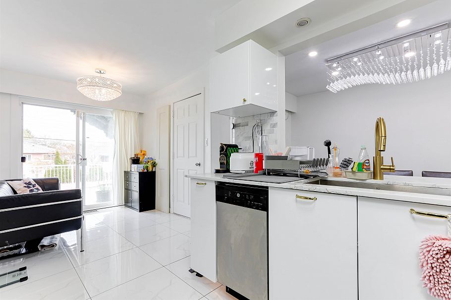 2611 E 48th Avenue Vancouver, BC - 13