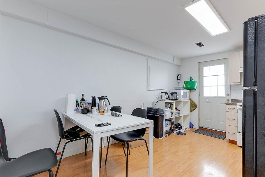 2611 E 48th Avenue Vancouver, BC - 27