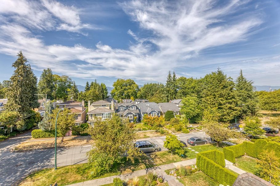 3288 W 23rd Avenue Vancouver, BC - 32