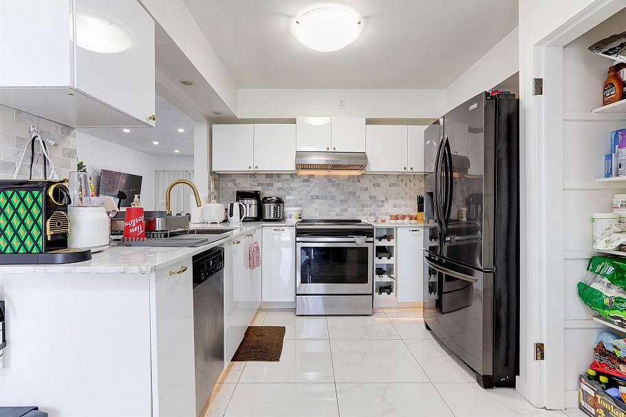 2611 E 48th Avenue Vancouver, BC - 10