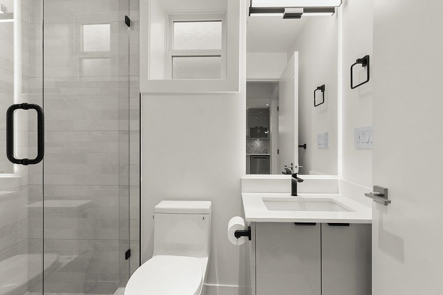 2565 W 2nd Avenue Vancouver, BC - 30