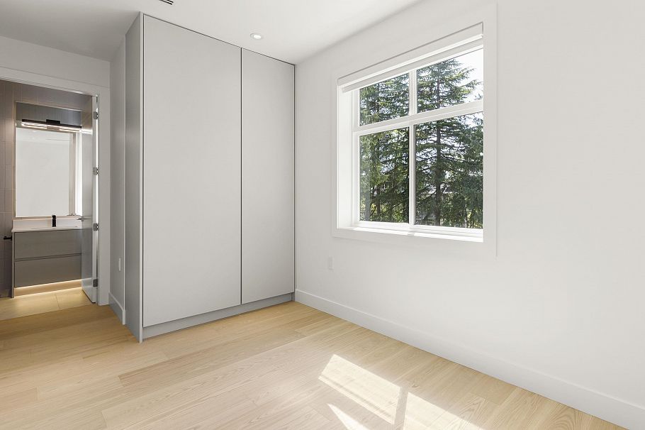 2565 W 2nd Avenue Vancouver, BC - 22