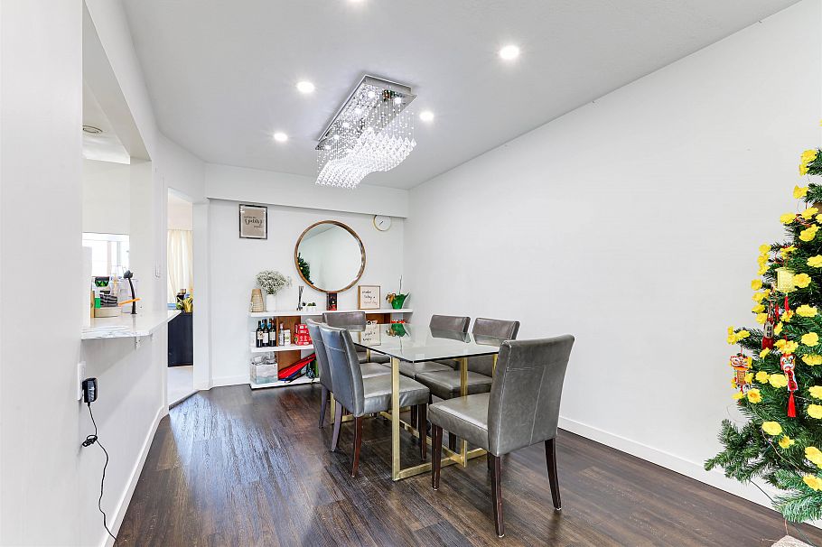 2611 E 48th Avenue Vancouver, BC - 8