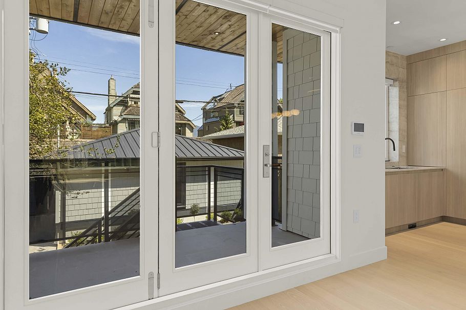 2565 W 2nd Avenue Vancouver, BC - 13