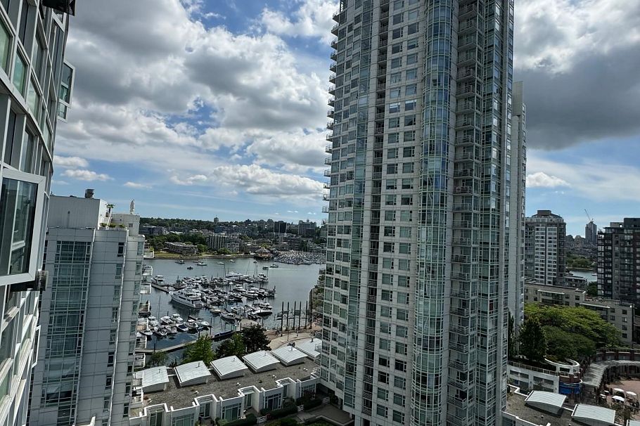 1708 198 Aquarius Mews Vancouver, BC - 1