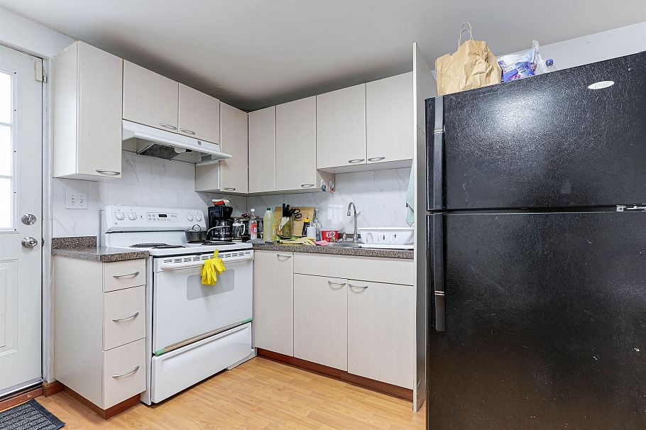 2611 E 48th Avenue Vancouver, BC - 25