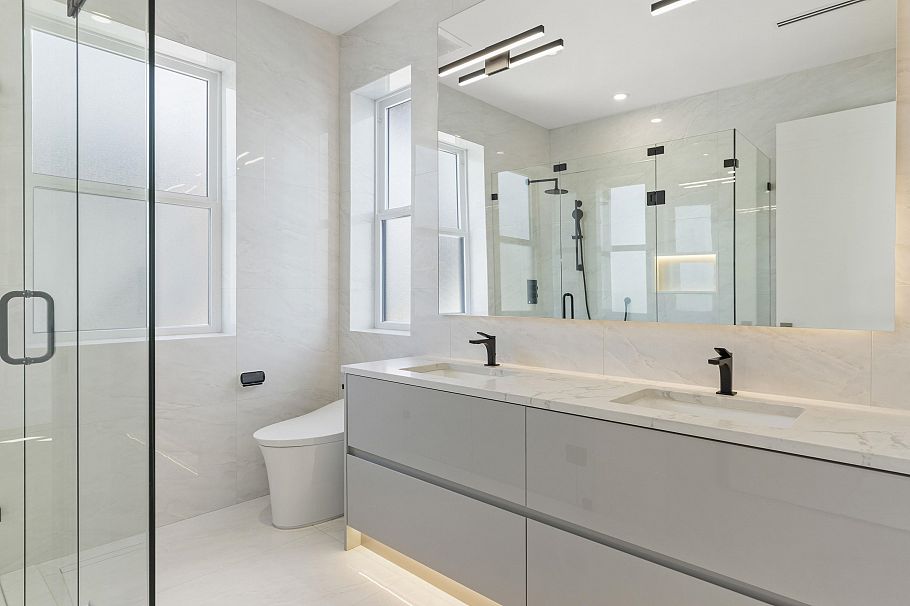 2565 W 2nd Avenue Vancouver, BC - 19