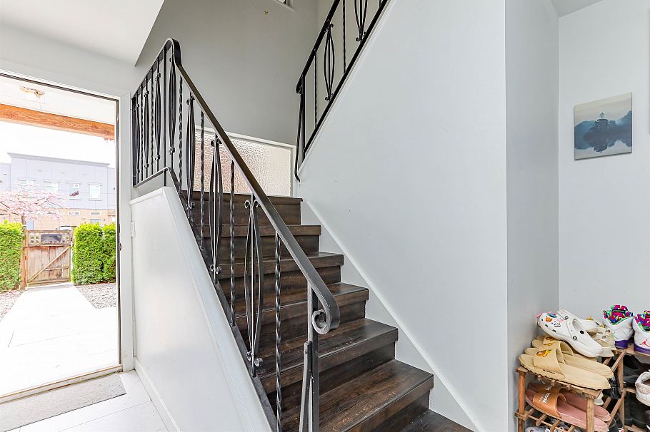 2611 E 48th Avenue Vancouver, BC - 4