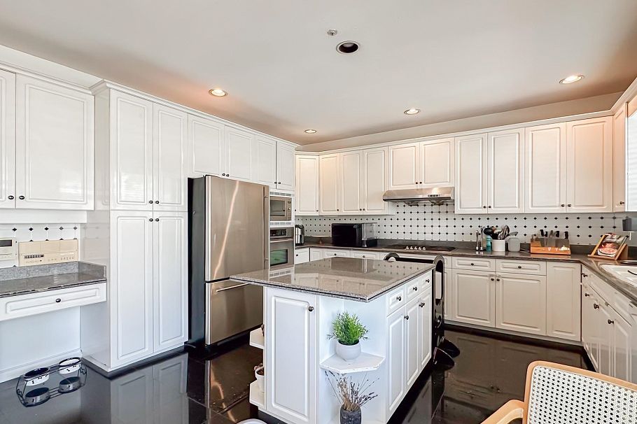 2137 W 20th Avenue Vancouver, BC - 8