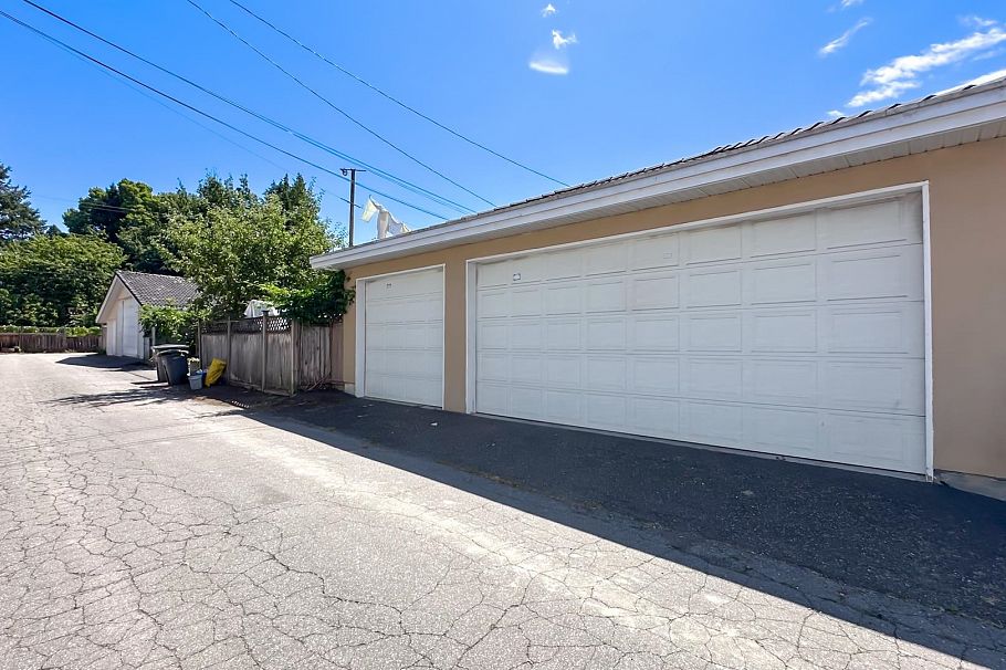 2137 W 20th Avenue Vancouver, BC - 33