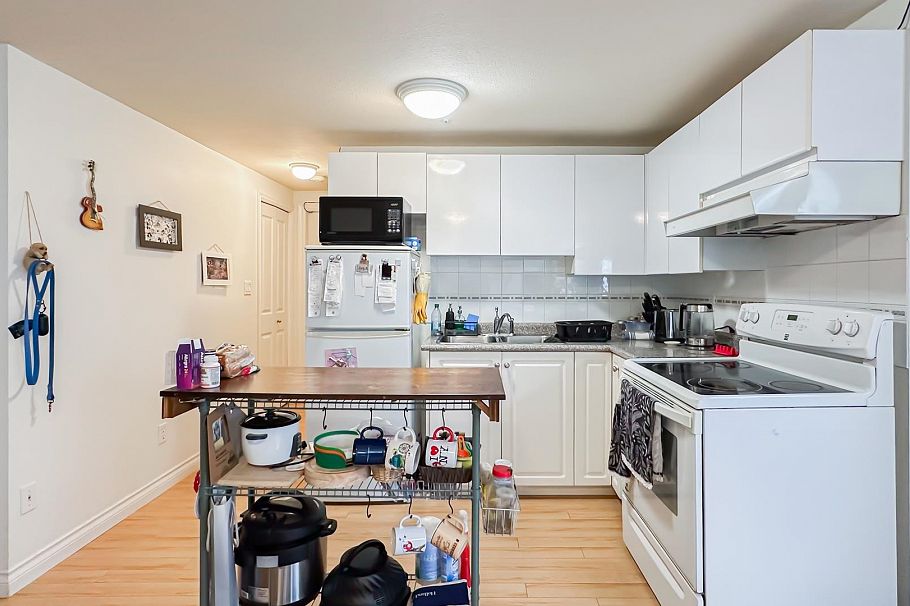 2137 W 20th Avenue Vancouver, BC - 26