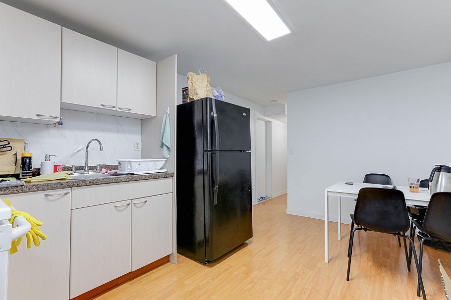 2611 E 48th Avenue Vancouver, BC - 26