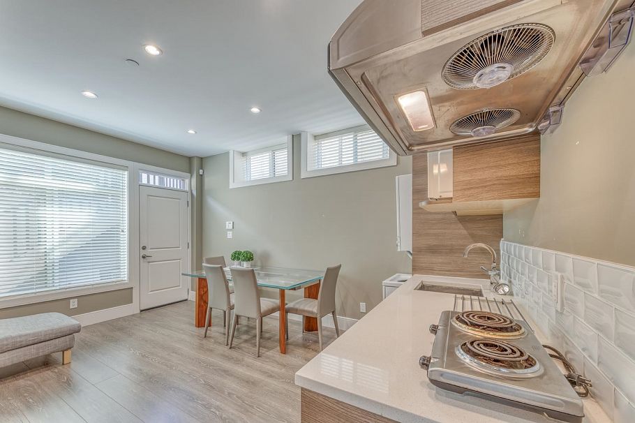 3288 W 23rd Avenue Vancouver, BC - 23