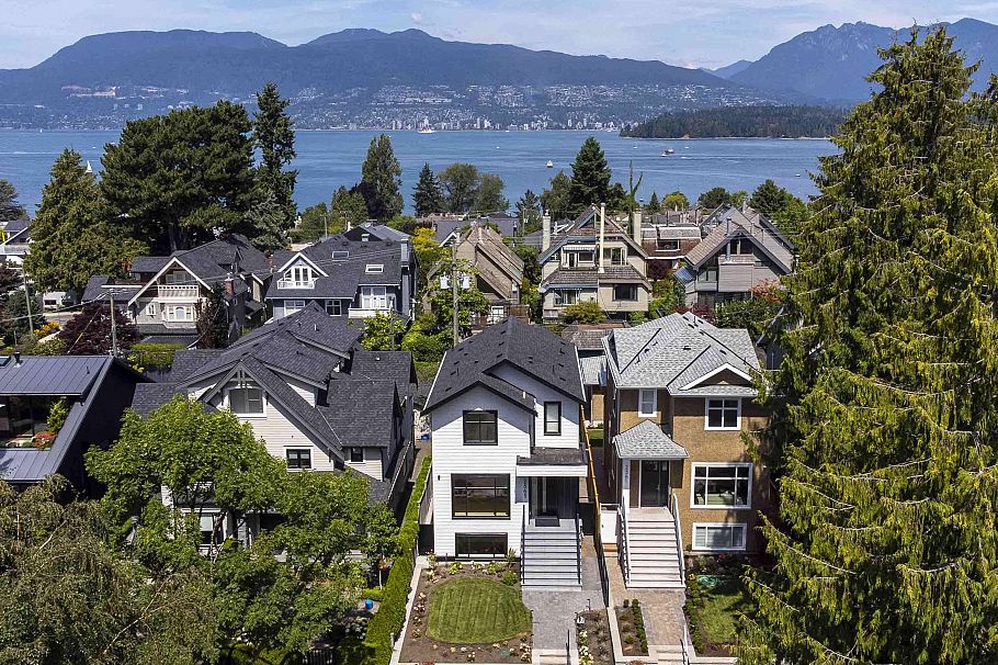 2565 W 2nd Avenue Vancouver, BC - 33