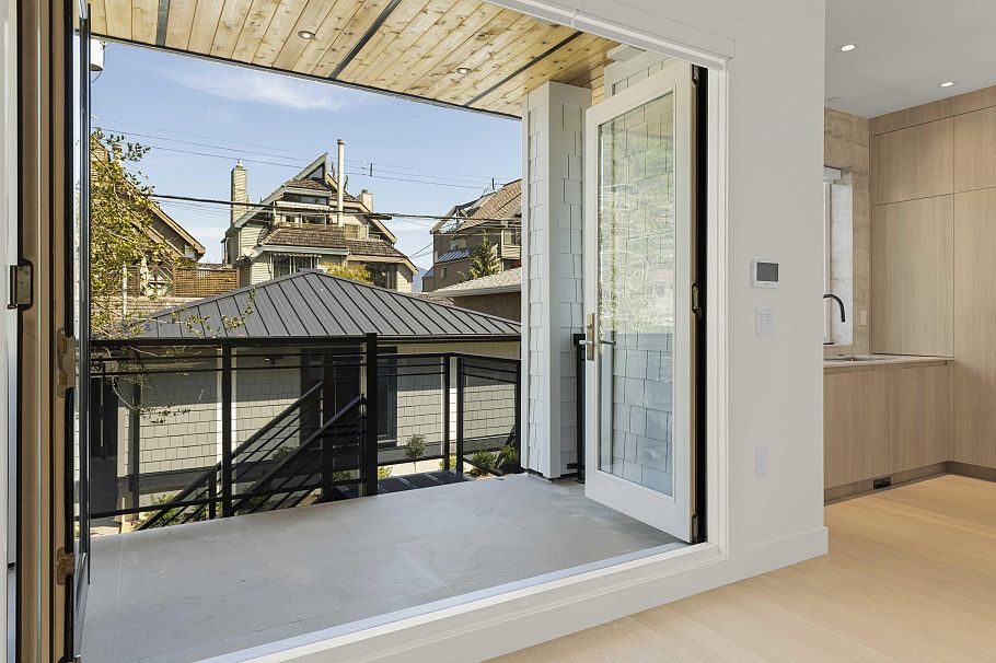 2565 W 2nd Avenue Vancouver, BC - 14