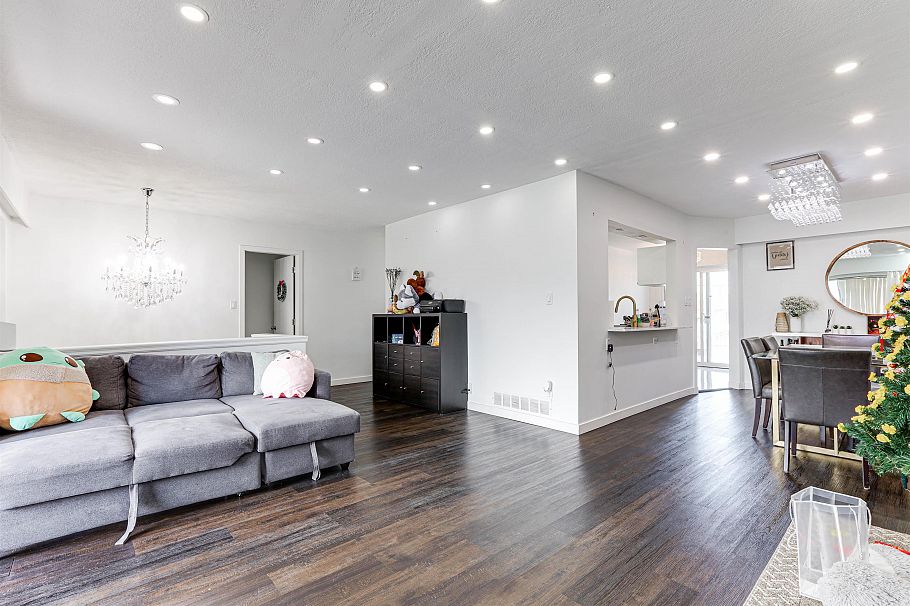 2611 E 48th Avenue Vancouver, BC - 5