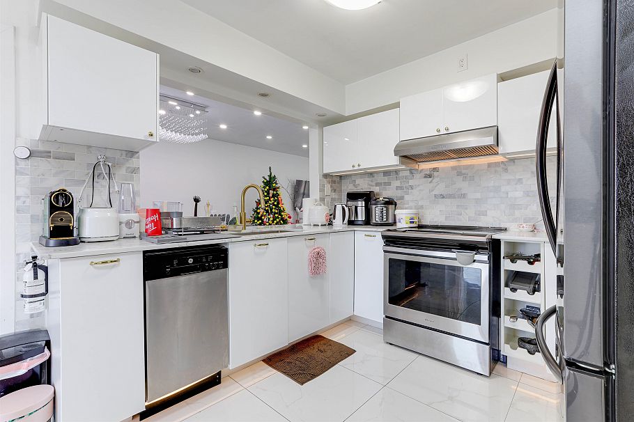 2611 E 48th Avenue Vancouver, BC - 11