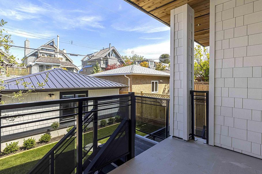 2565 W 2nd Avenue Vancouver, BC - 16