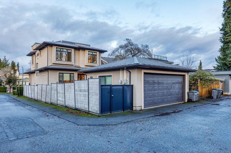 3288 W 23rd Avenue Vancouver, BC - 36