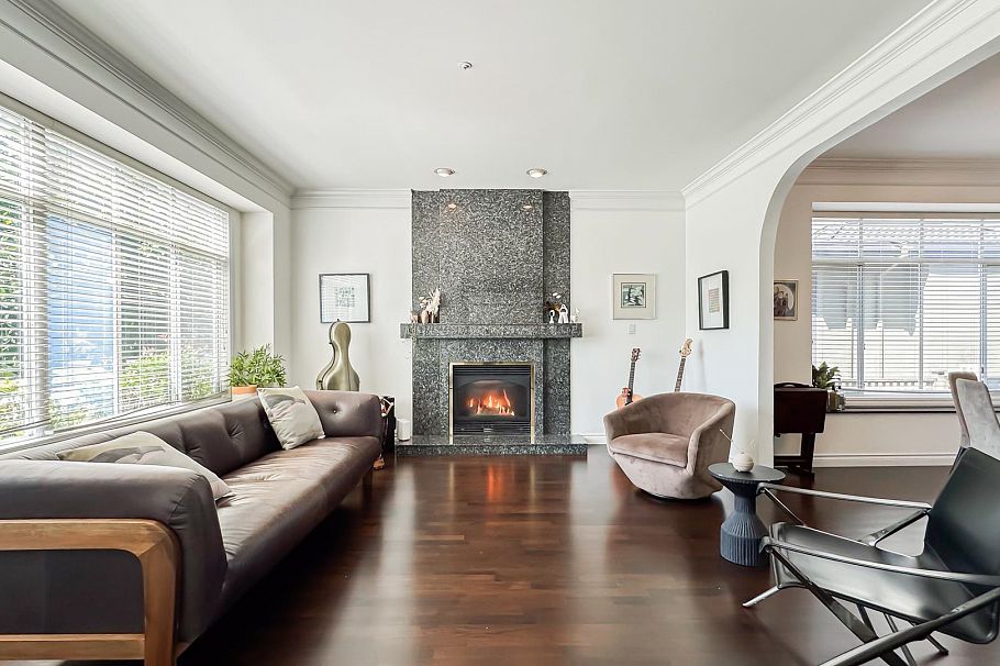 2137 W 20th Avenue Vancouver, BC - 2