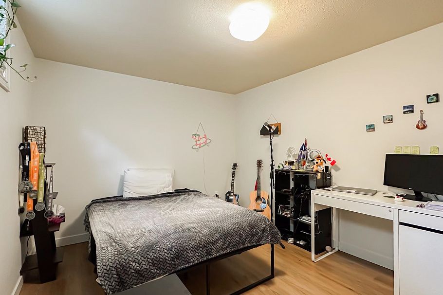 2137 W 20th Avenue Vancouver, BC - 29