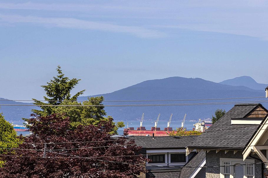 2565 W 2nd Avenue Vancouver, BC - 17