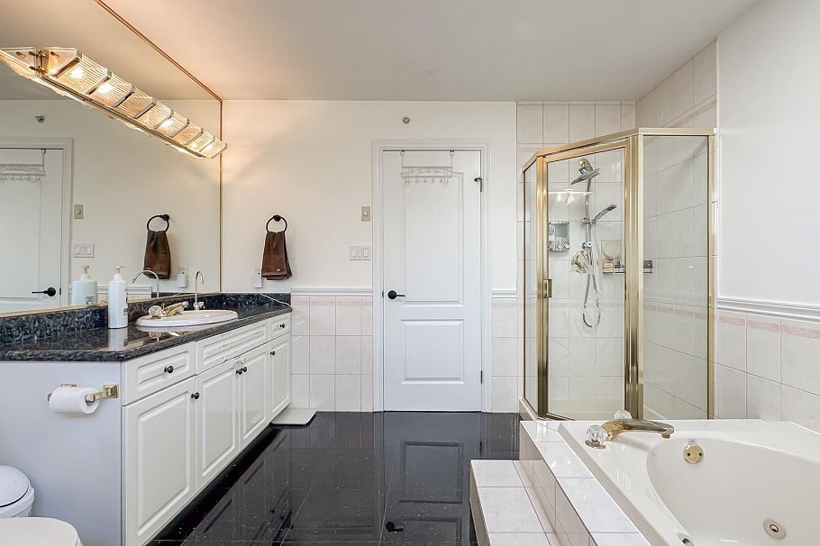 2137 W 20th Avenue Vancouver, BC - 16