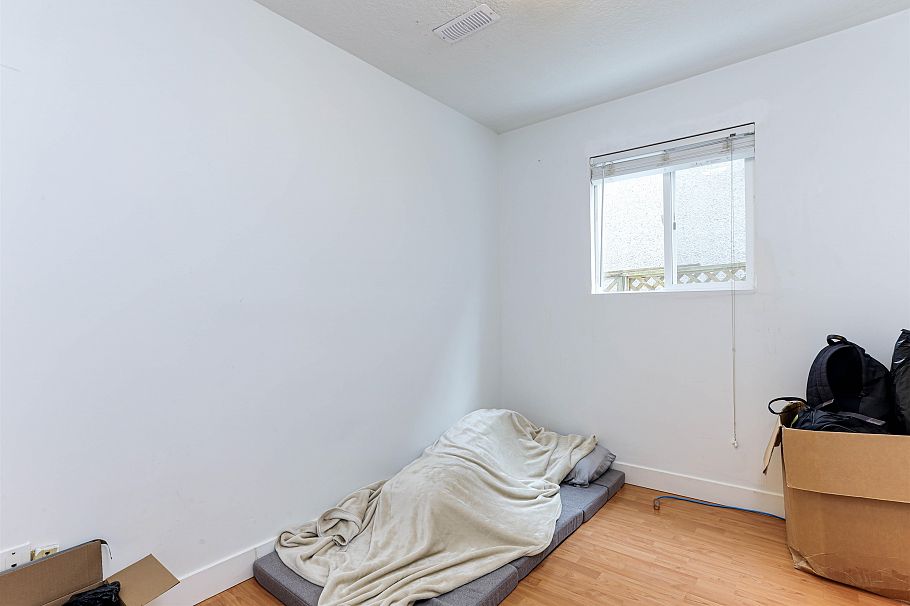 2611 E 48th Avenue Vancouver, BC - 34