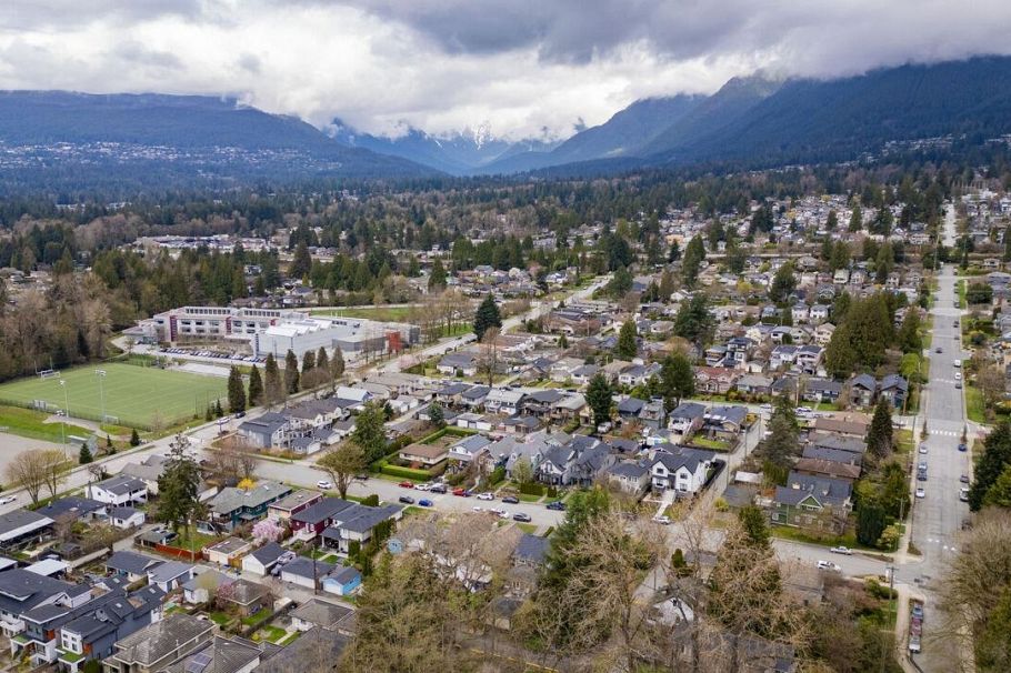 341 W 19th Street North Vancouver, BC - 25