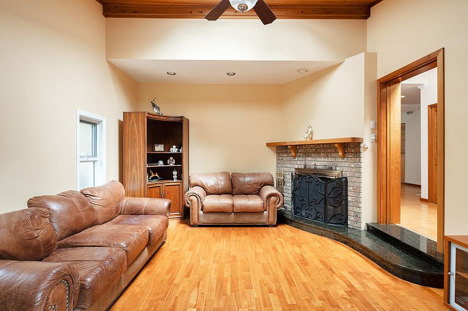 2929 W 24th Avenue Vancouver, BC - 4