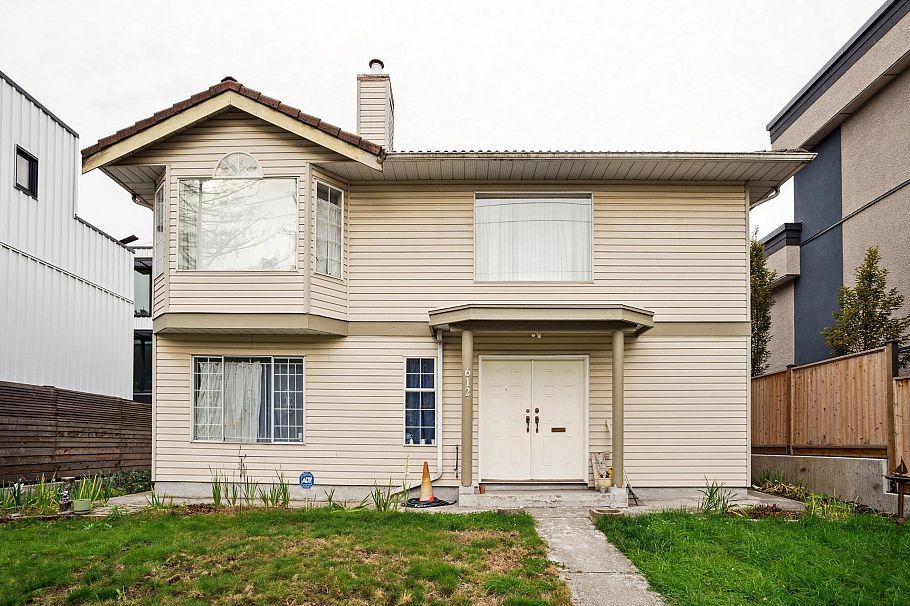 2097 612 E 3rd Street North Vancouver, BC - 4