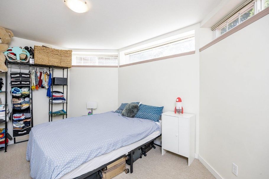 1224 E 14th Street North Vancouver, BC - 27