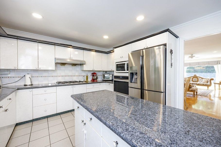 1224 E 14th Street North Vancouver, BC - 12