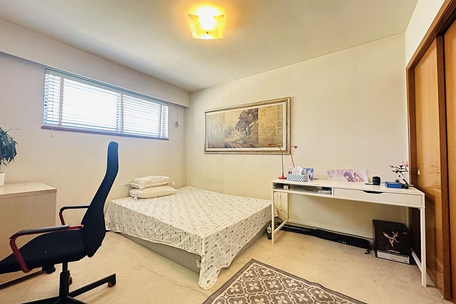 2887 W 24th Avenue Vancouver, BC - 4