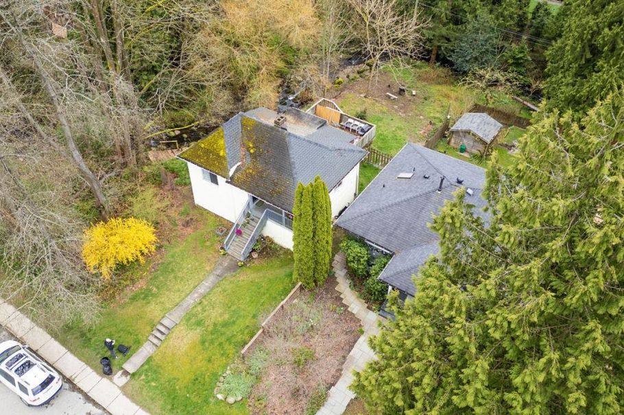 341 W 19th Street North Vancouver, BC - 1