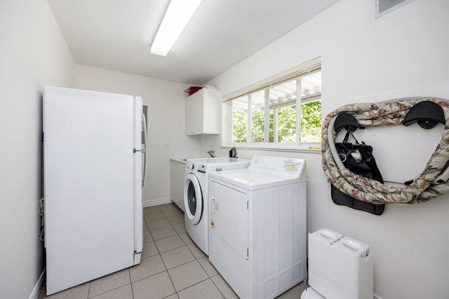 1224 E 14th Street North Vancouver, BC - 23