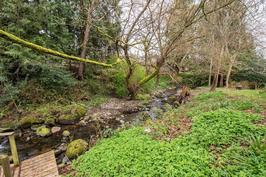 341 W 19th Street North Vancouver, BC - 17