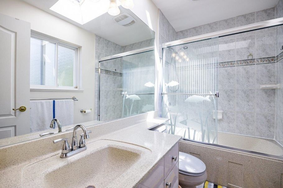 1224 E 14th Street North Vancouver, BC - 20