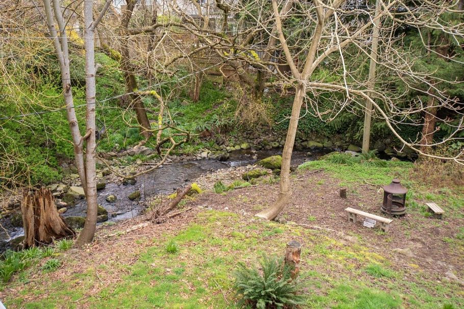 341 W 19th Street North Vancouver, BC - 15