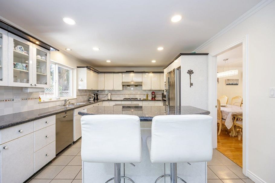 1224 E 14th Street North Vancouver, BC - 10