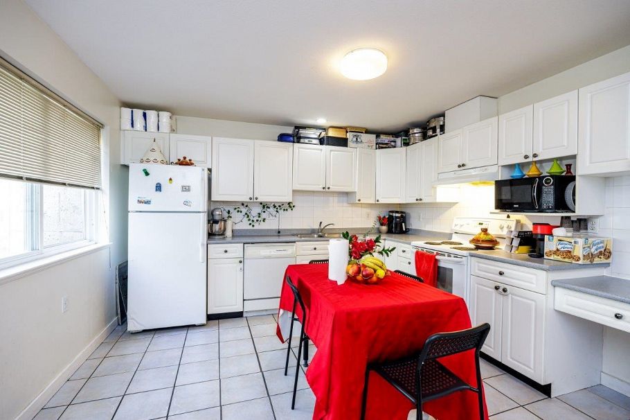 1224 E 14th Street North Vancouver, BC - 25