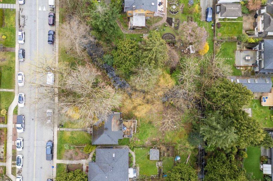 341 W 19th Street North Vancouver, BC - 5