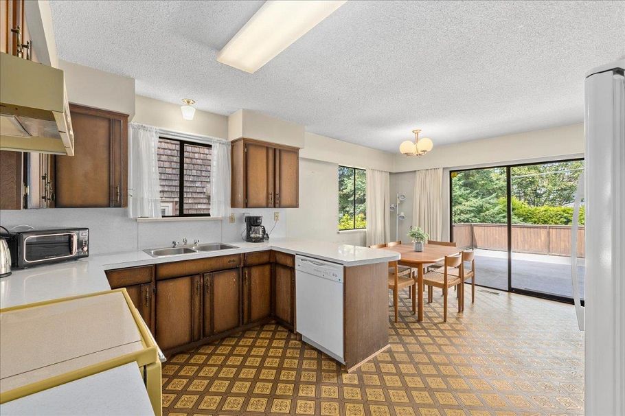 4427 W 6th Avenue Vancouver, BC - 12