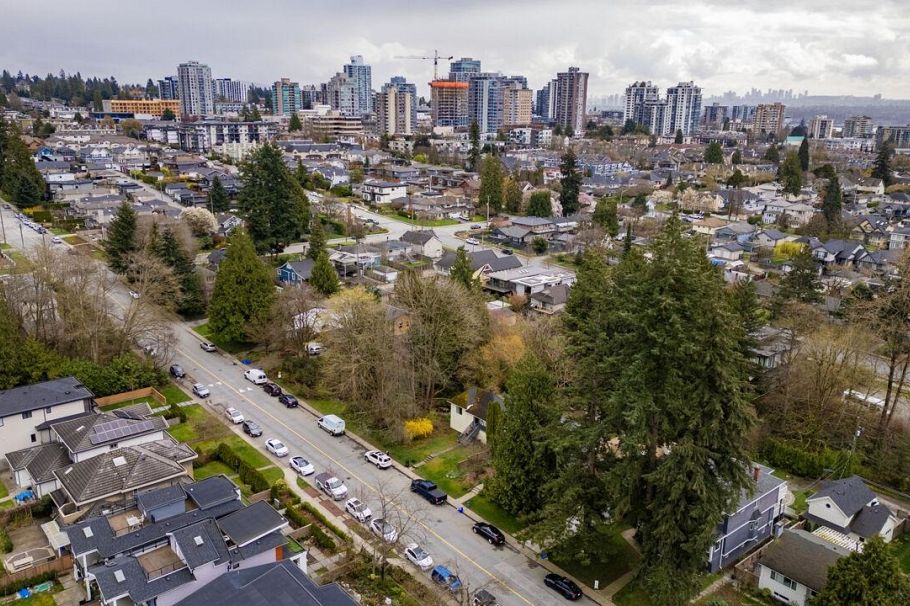 341 W 19th Street North Vancouver, BC - 22