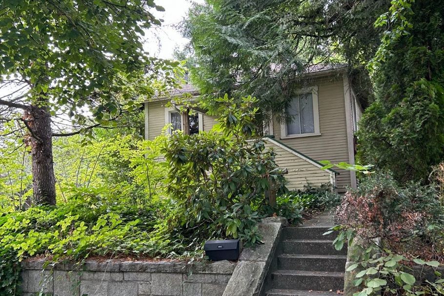 1194 E 18th Avenue Vancouver, BC - 1